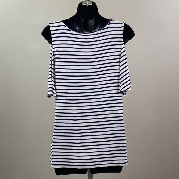 Foxcroft Cold Shoulder Top - Picture 2 of 4